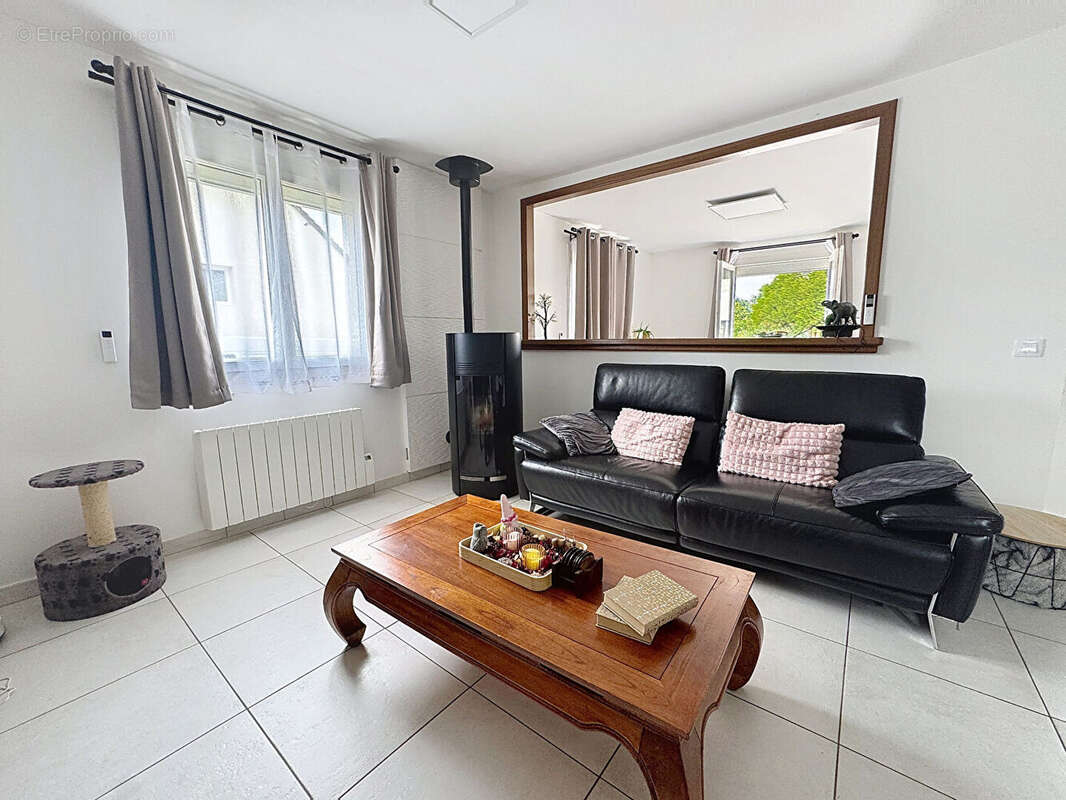 Maison à SAINT-MARTIN-DE-FONTENAY