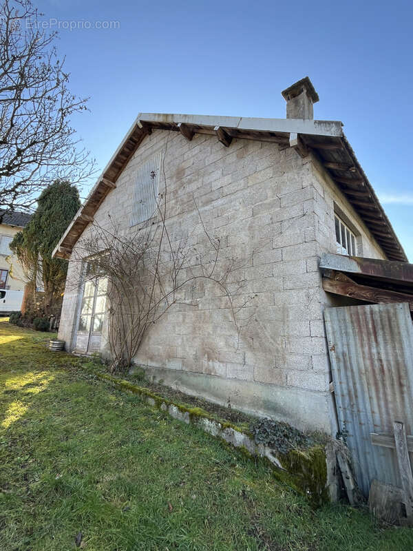 Maison à FERRIERES-SUR-SICHON