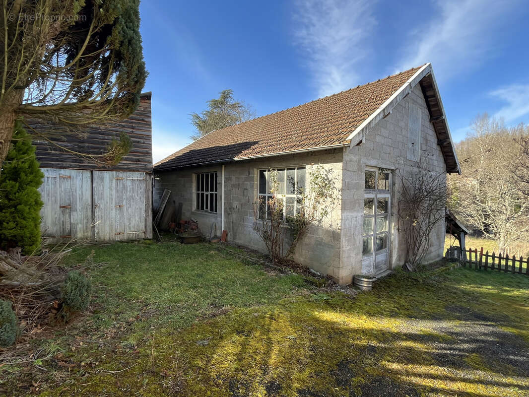 Maison à FERRIERES-SUR-SICHON