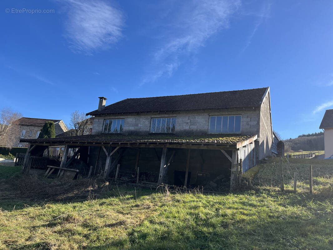 Maison à FERRIERES-SUR-SICHON