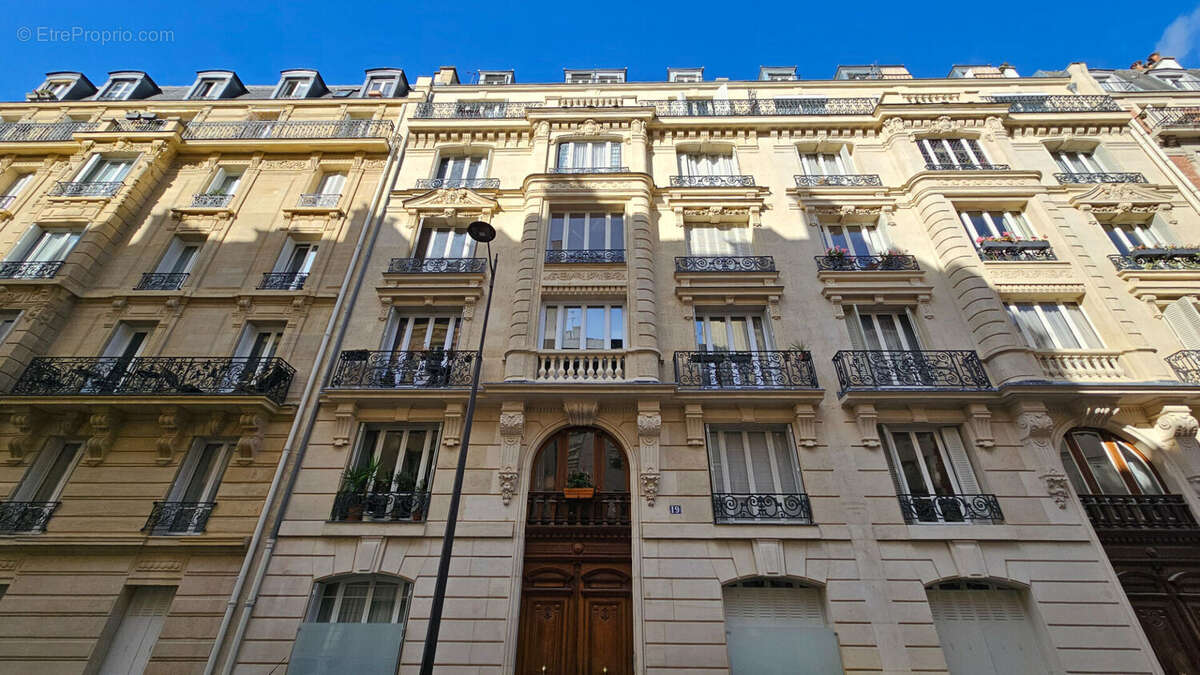 Appartement à PARIS-17E