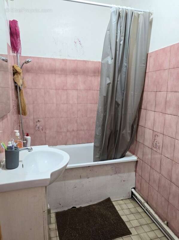 Salle de Bains - Appartement à SAINT-DENIS